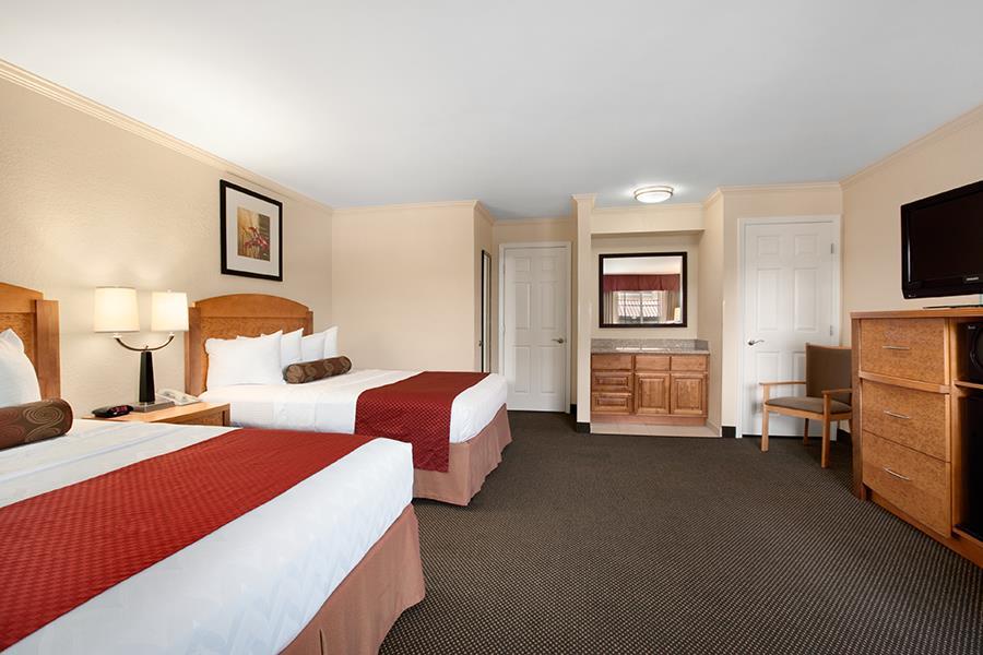 Western Airport & Convention Center Hotel