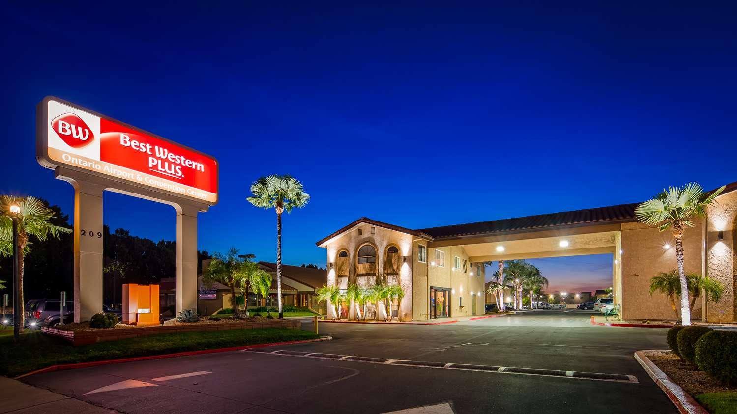 Western Airport & Convention Center