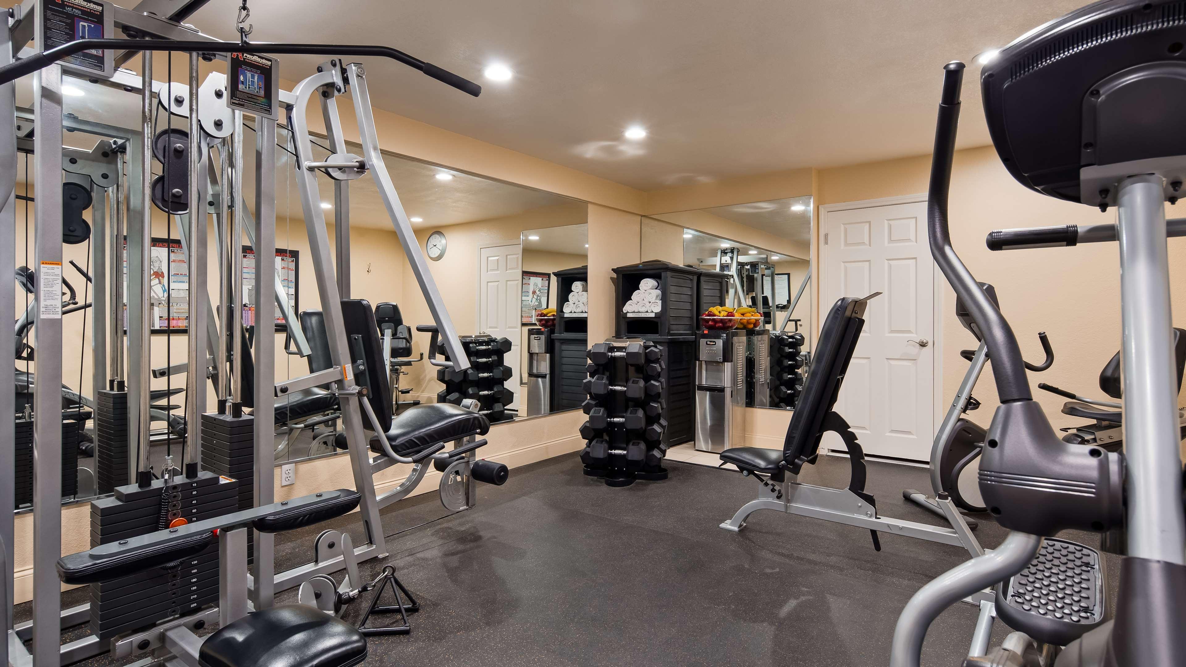 Hotel Western Airport & Convention Center 3*