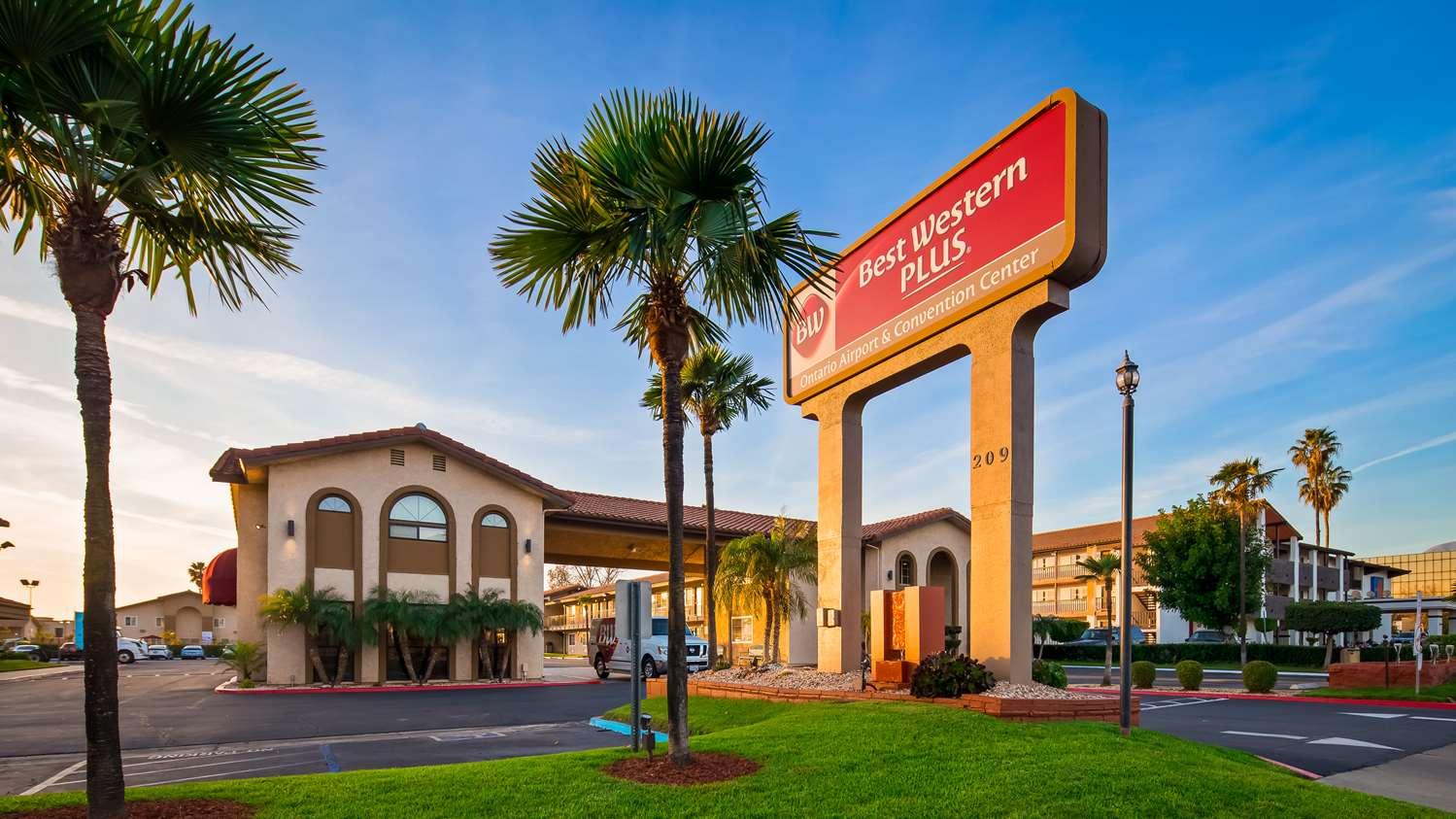 Hotel Western Airport & Convention Center