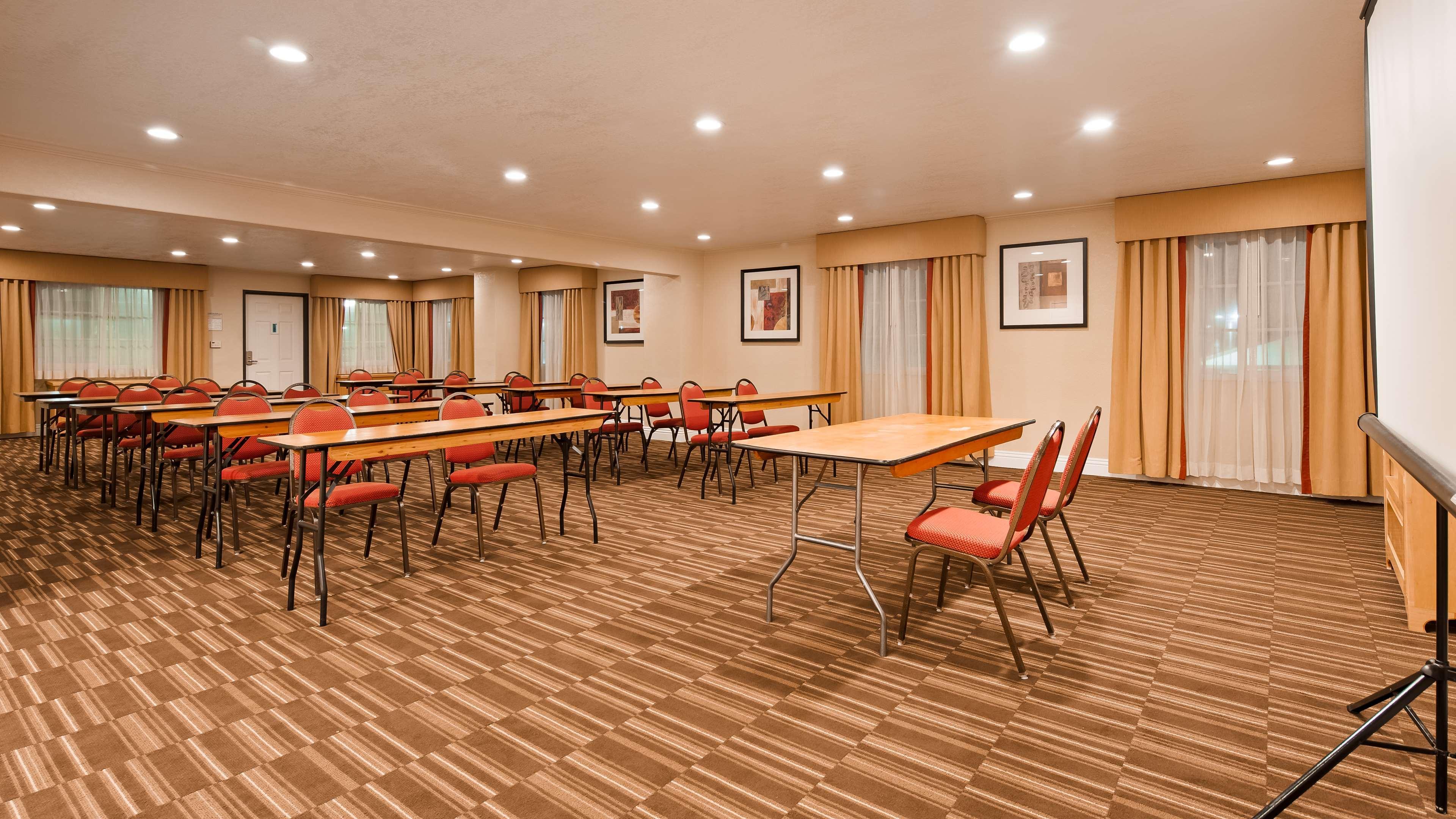 Hotel Western Airport & Convention Center