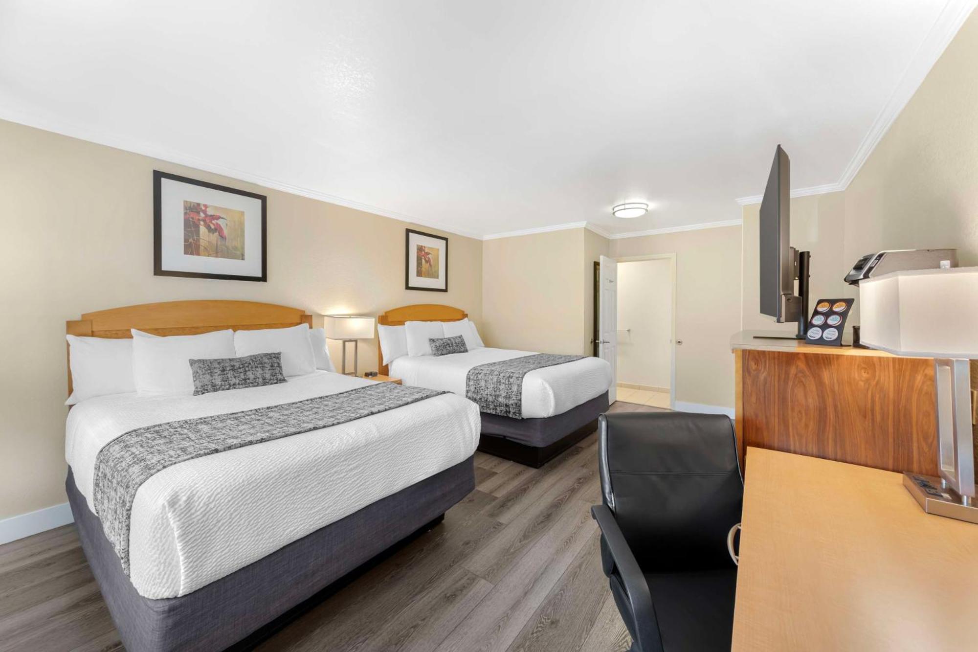 Western Airport & Convention Center Hotel 3*