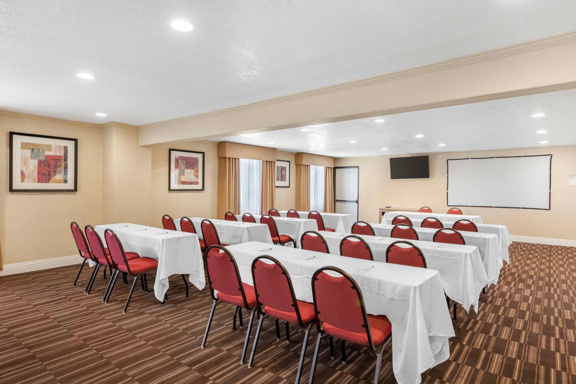 Hotel Western Airport & Convention Center