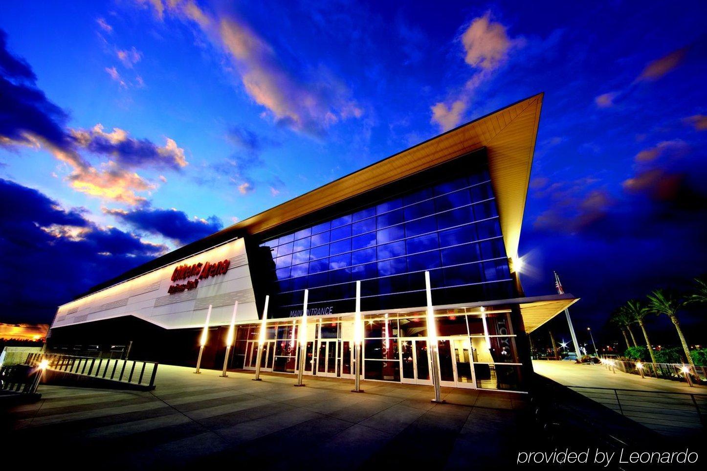 Western Airport & Convention Center 3*