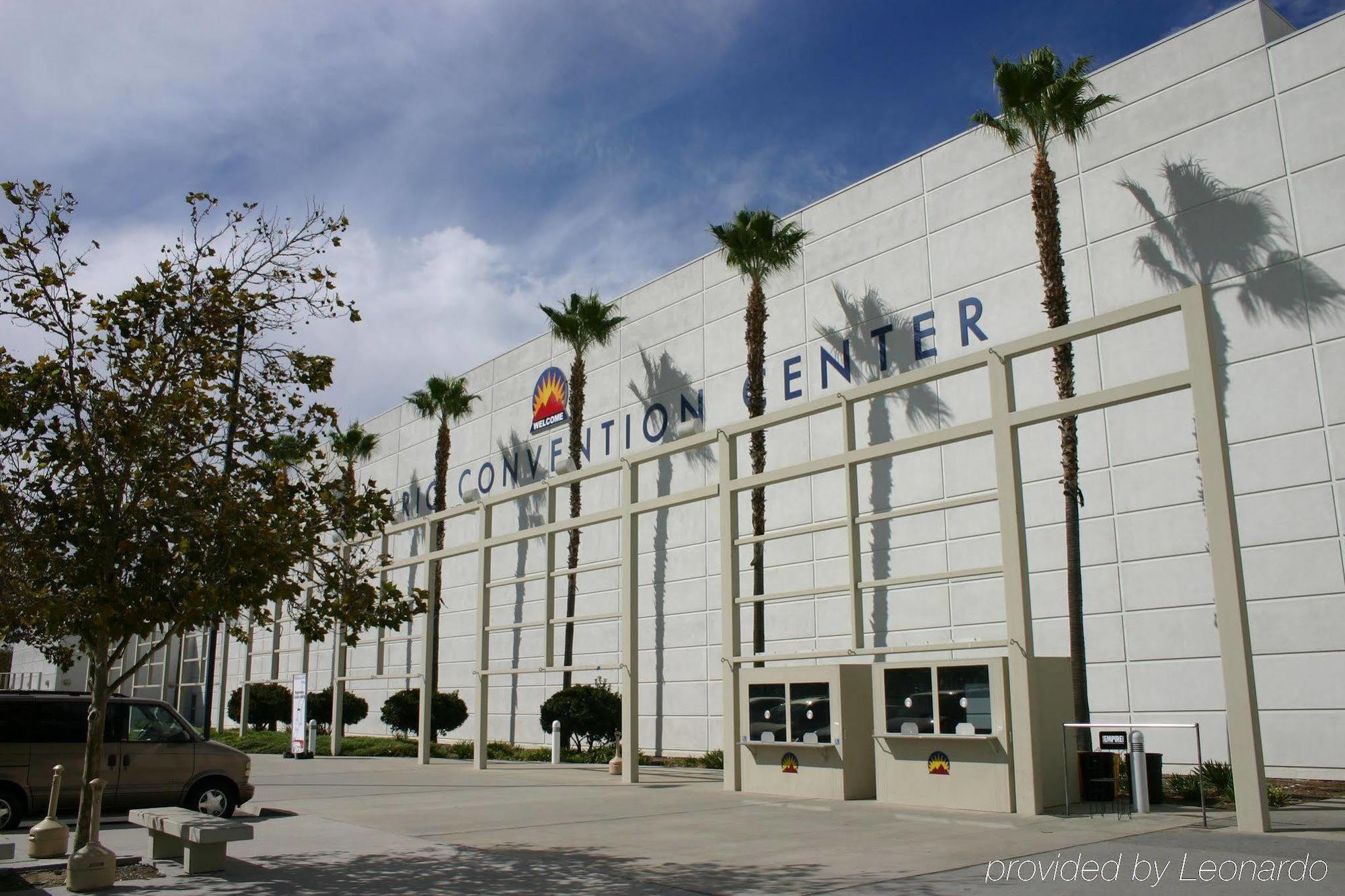 Hotel Western Airport & Convention Center 3*