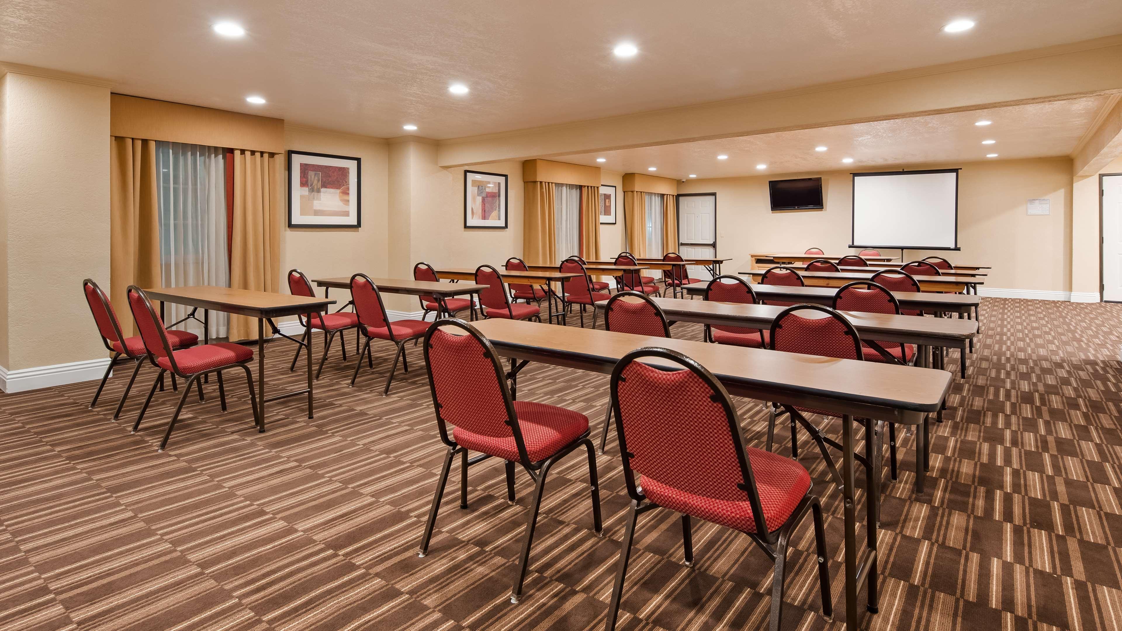 Western Airport & Convention Center Hotel 3*