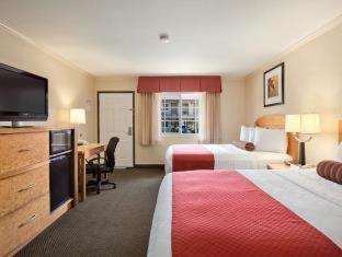 Western Airport & Convention Center 3*