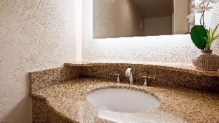 Hotel Western Airport & Convention Center 3*
