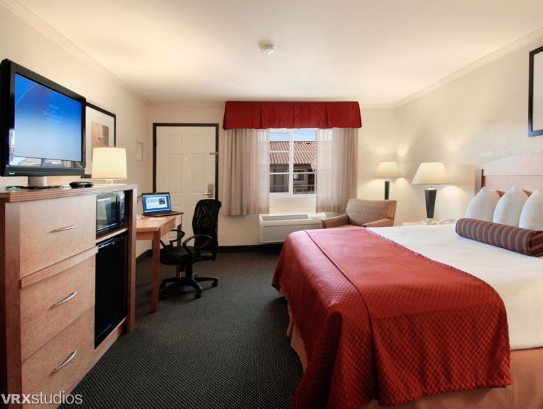 Western Airport & Convention Center Hotel 3*