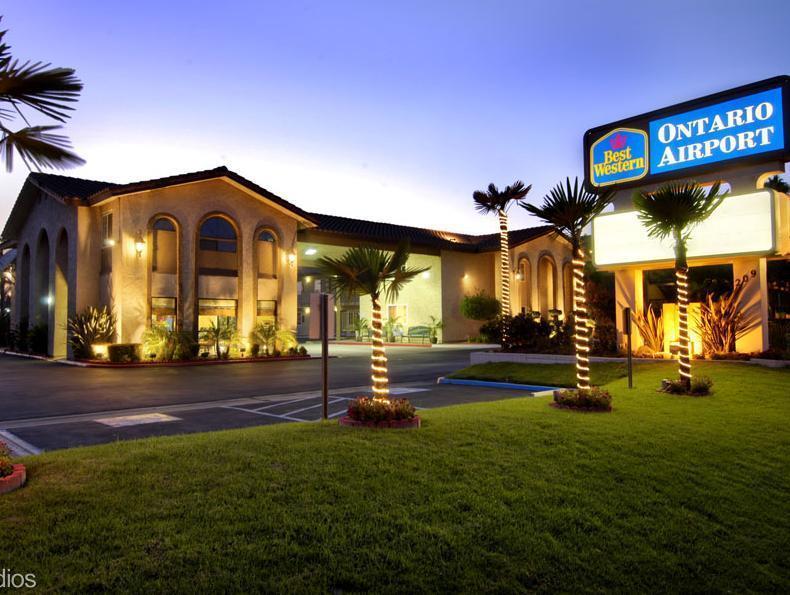 Western Airport & Convention Center 3*
