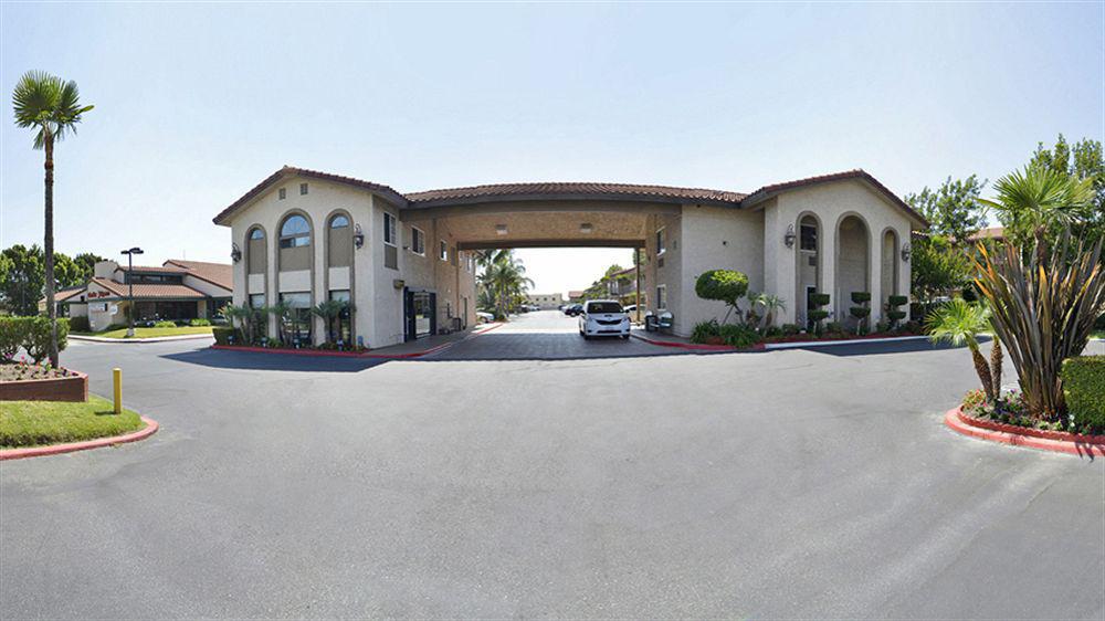 Hotel Western Airport & Convention Center