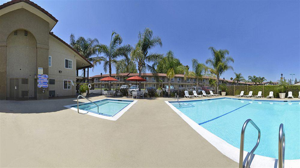 Western Airport & Convention Center Hotel