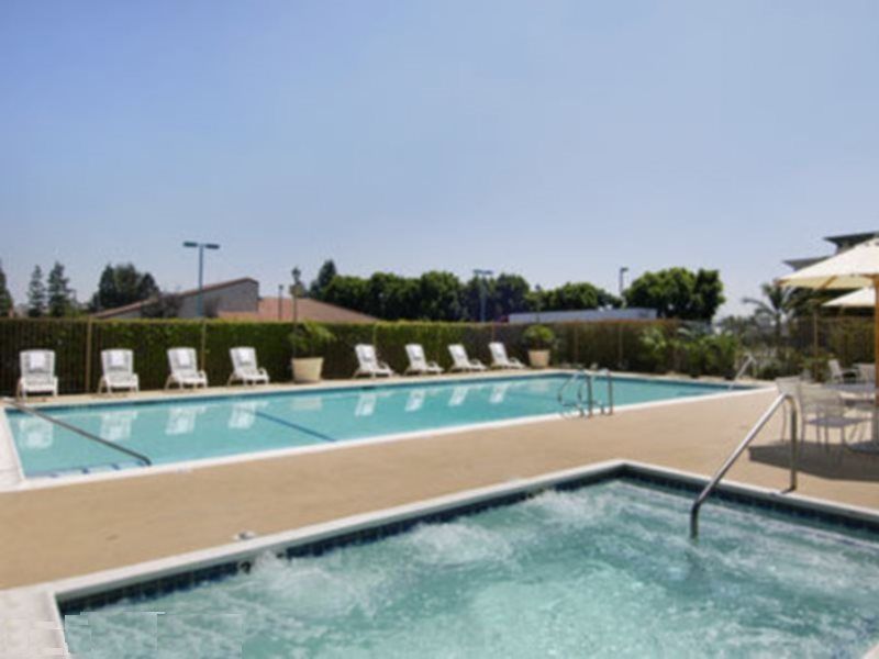 Western Airport & Convention Center 3*